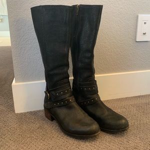 Leather Ugg Tall boots